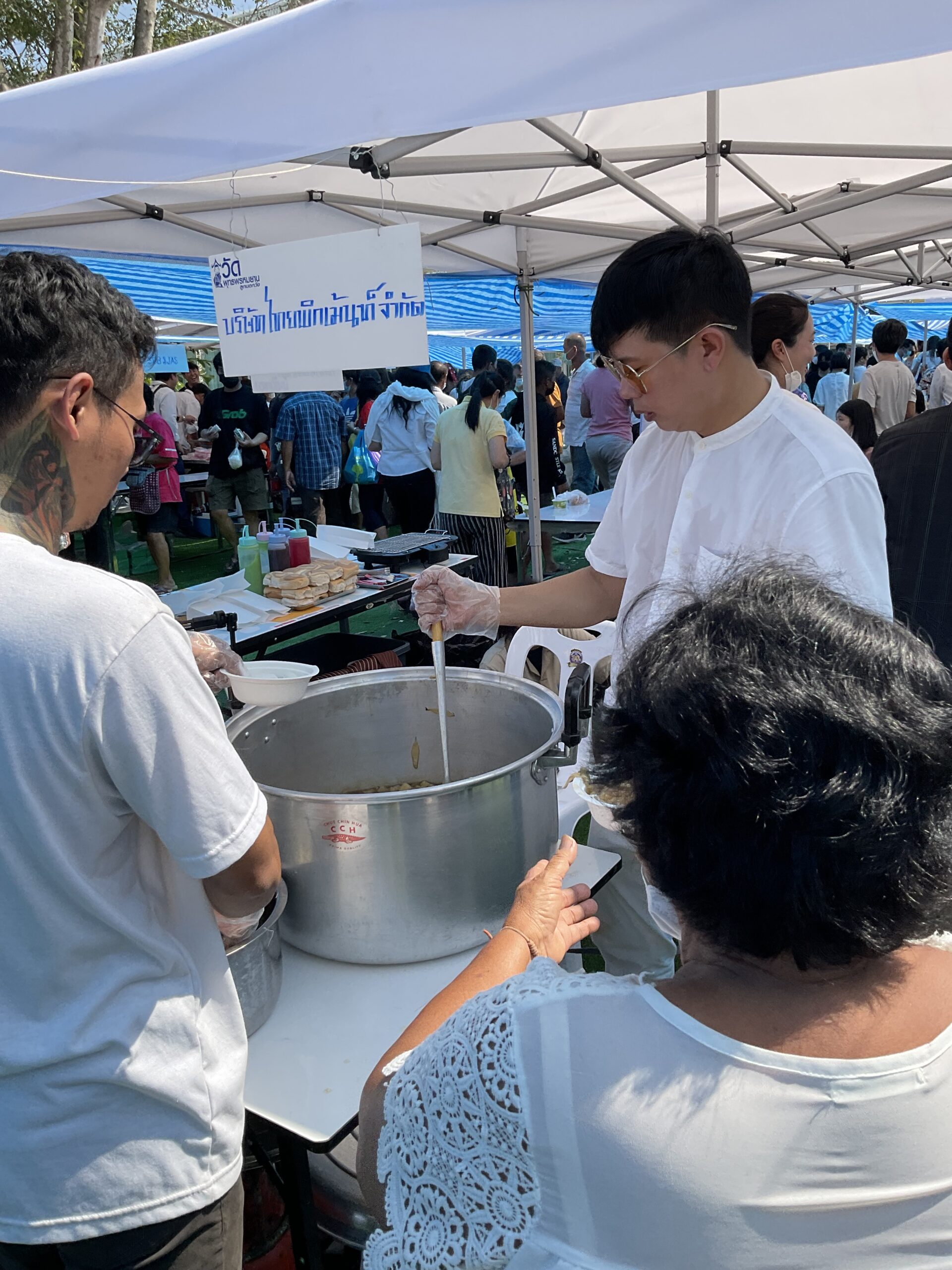 โรงทาน บจก. ไทย พิกเมนท์ งานกฐินวัดพุทธพรหมยาน