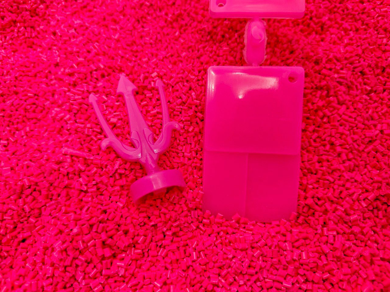 สีเม็ดมาสเตอร์แบทช์ สำหรับเรซิน PP PE PVCของเล่นพลาสติก-ขึ้นรูปสีเม็ดมาสเตอร์แมทช์ผสมเม็ดพลาสติก-สีชมพูสะท้อนแสง-ไทยพิกเมนท์