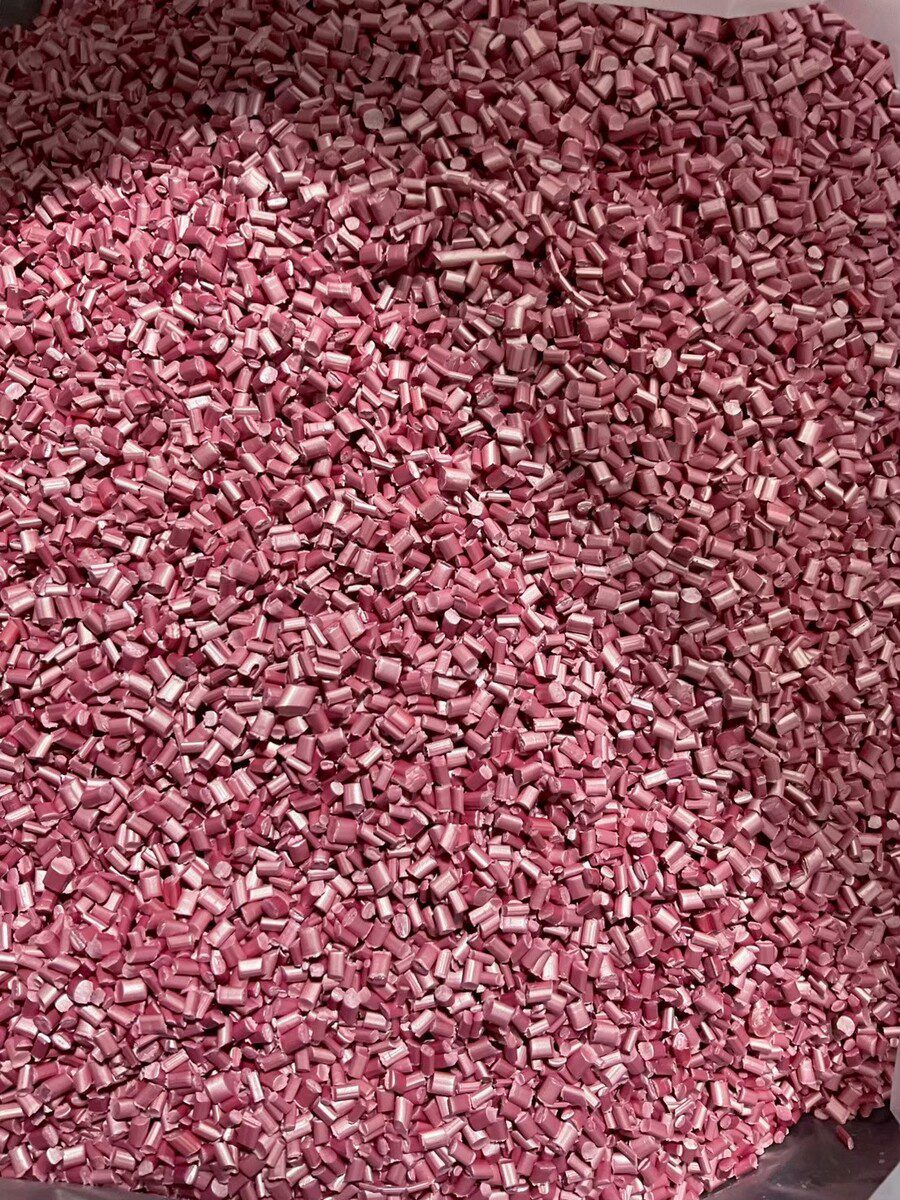สีเม็ดมาสเตอร์แบทช์ คืออะไร? รวมบทความความรู้ เทคนิคการเลือกใช้ และปัญหาในงานพลาสติก